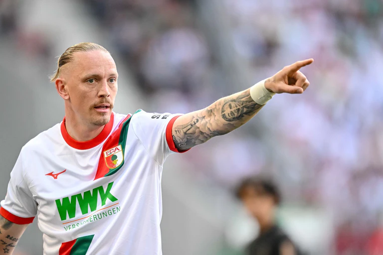Augsburg-Profi Marius Wolf im Spiel gegen Mönchengladbach. — © Harry Langer/dpa