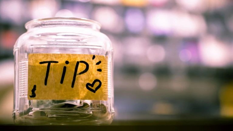 Trinkgeld — © Sam Dan Truong / Unsplash