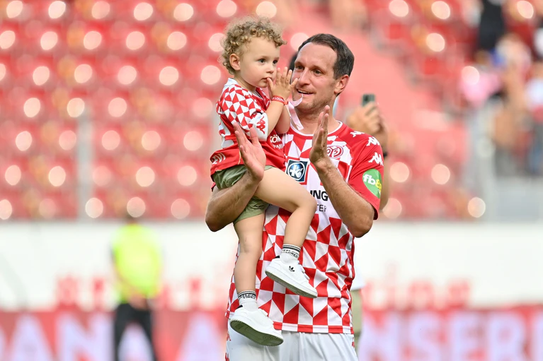 In Mainz lernte der neue Sportdirektor Stephan Fürstner den neuen Trainer Jan Siewert kennen. — © Torsten Silz/dpa