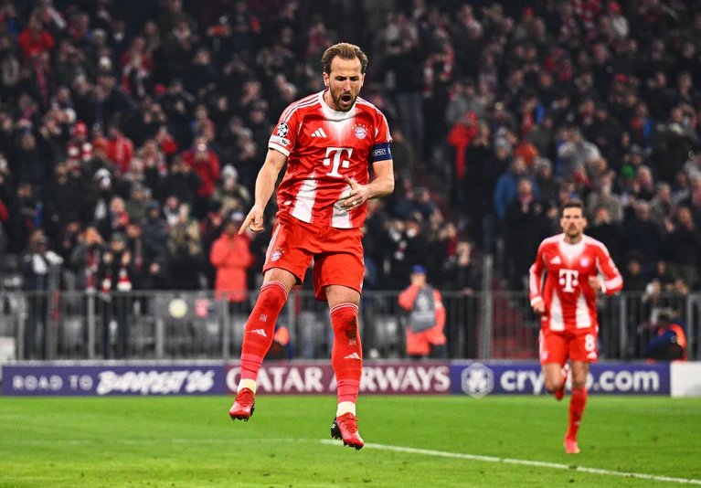 So wollen die Bayern-Fans Torjäger Harry Kane gegen Real sehen: Jubelnd. (Archivbild) — © Tom Weller/dpa