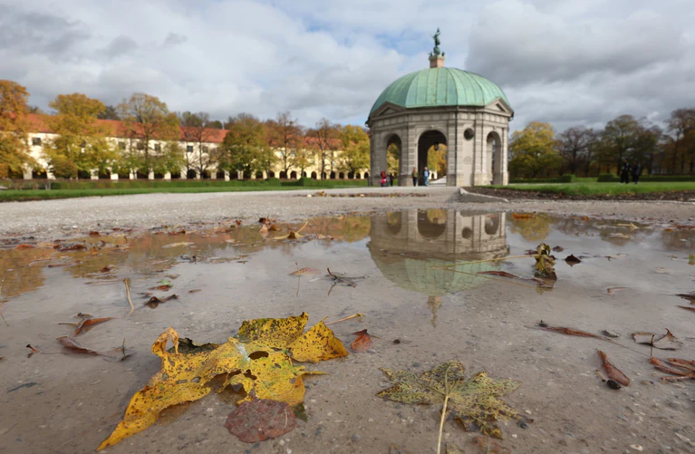 Vor allem an den Vormittagen müssen die Menschen mit Regen rechnen. (Symbolbild) — © Karl-Josef Hildenbrand/dpa