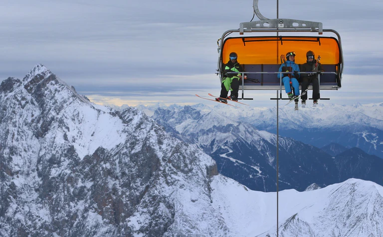 An der Zugspitze geht es nächsten Freitag los. (Archivbild)  — © Karl-Josef Hildenbrand/dpa