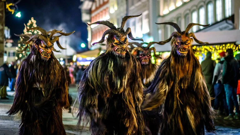 Krampus Perchten Weihnachten — © Bild: FooTToo/iStock