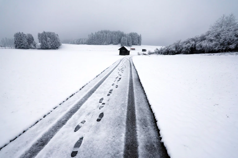 In den kommenden Tagen fällt auch in den niedrigeren Lagen des Freistaats Schnee. — © Karl-Josef Hildenbrand/dpa