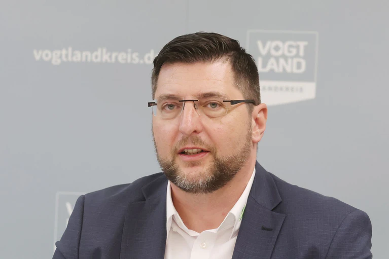 Landrat Thomas Hennig: «Unsere Mundart ist nicht nur Sprache, sie ist auch Heimatgefühl». (Archivbild) — © Bodo Schackow/dpa