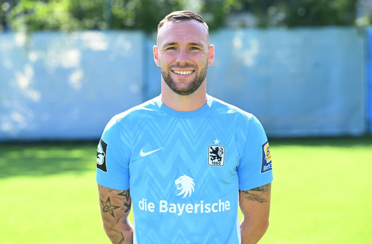 Münchens Patrick Hobsch erzielte das 2:2 gegen Viktoria Köln. — © Felix Hörhager/dpa