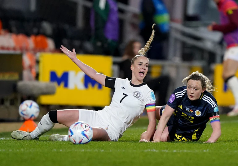 Fordert Zusammenhalt gegen Sexismus: DFB-Kapitänin Giulia Gwinn. — © Andrew Milligan/PA Wire/dpa