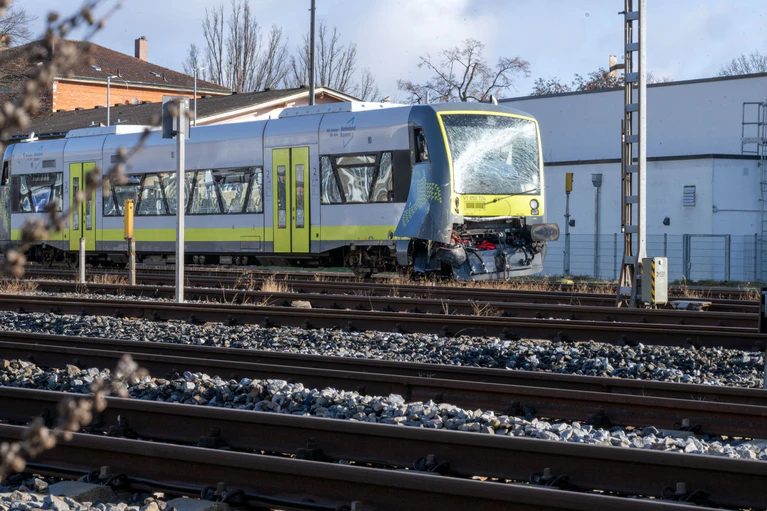 Die Ermittlungen zur Unfallursache laufen. — © Pia Bayer/dpa