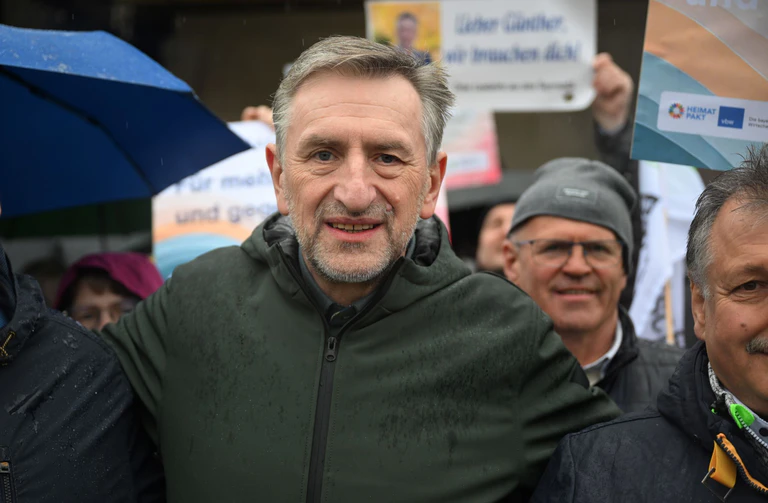 BBV-Präsident Günther Felßner freute sich über die Solidarität. — © Felix Hörhager/dpa