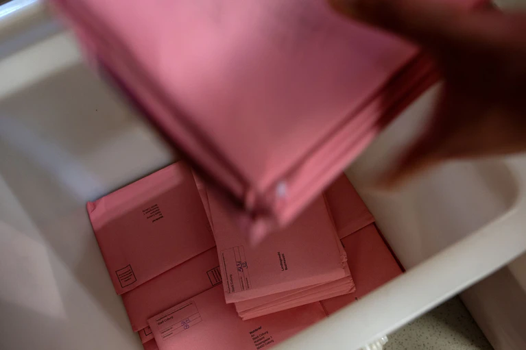Bis zum geplanten Termin der Bundestagswahl am 23. Februar 2025 haben Bayerns Kommunen noch viel Arbeit vor sich. (Archivbild) — © Pia Bayer/dpa