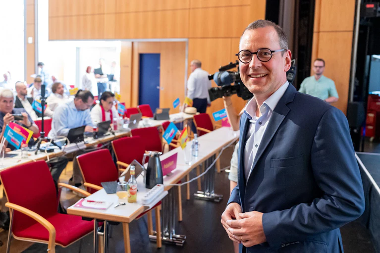Nach wenigen Monaten an der Spitze der FDP in Bayern ist für Michael Ruoff schon wieder Schluss. Auf dem Parteitag an diesem Wochenende muss sich der Landesverband einen neuen Vorsitzenden suchen. Vier Bewerber haben bisher ihr Interesse bekundet. (Archivbild)  — © Daniel Karmann/dpa