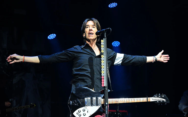Roxette-Mastermind Per Gessle genoss das Konzert in München sichtlich. — © Felix Hörhager/dpa