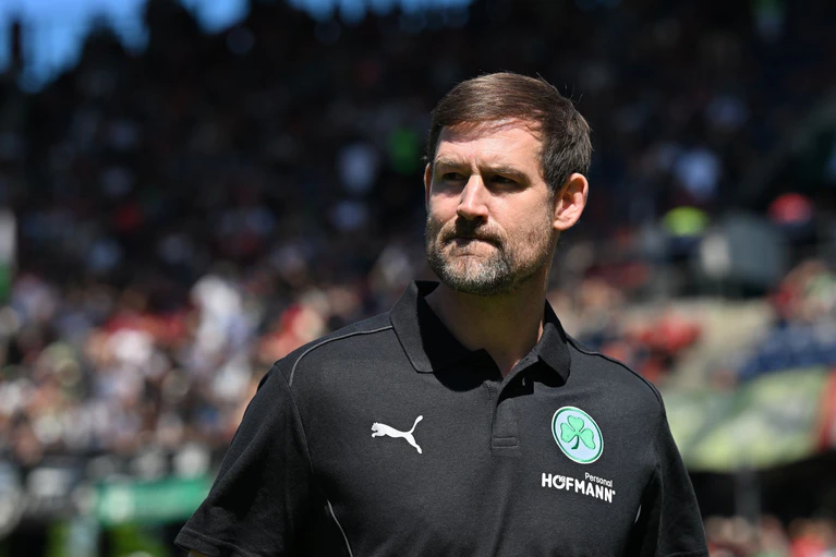 Bis April noch Co-Trainer in Hannover, jetzt zurück bei der SpVgg Greuther Fürth: Trainer Thomas Kleine. — © Swen Pförtner/dpa