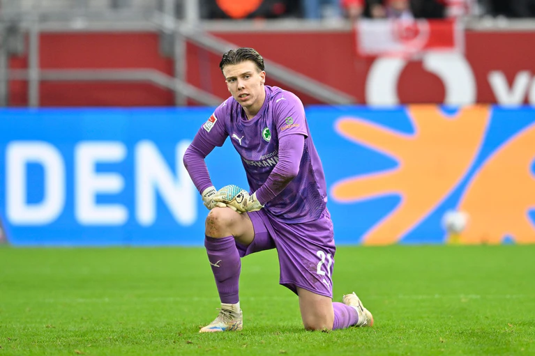 Timo Schlieck wird der SpVgg Greuther Fürth mehrere Wochen fehlen. (Archivbild) — © Anke Waelischmiller/dpa