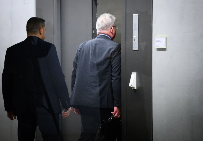 Im Parlamentarischen Kontrollgremiums des Bundestages berichten die Geheimdienste über ihre Arbeit. Die Sitzungen finden nicht öffentlich statt. Der Inhalt ist geheim. (Archivbild) — © Bernd von Jutrczenka/dpa