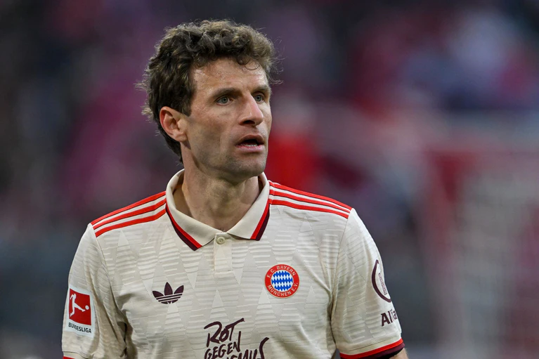 Thomas Müller und der FC Bayern verlängern den auslaufenden Vertrag nicht. — © Peter Kneffel/dpa