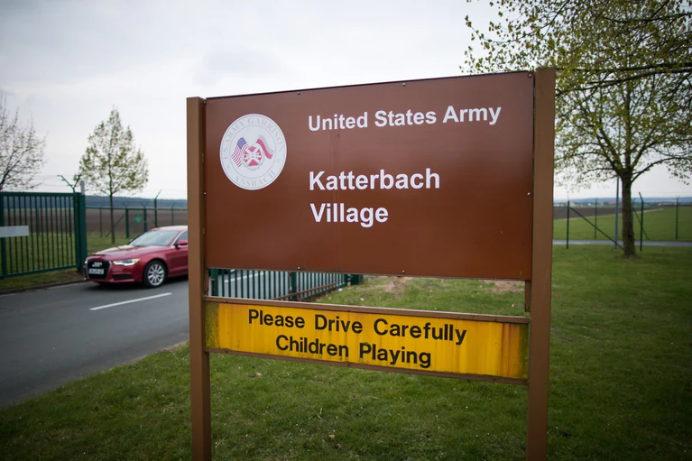 Ein in Ansbach stationierter US-Soldat wird nach einem schweren Verkehrsunfall unehrenhaft aus der Armee entlassen (Archivbild). — © picture alliance / Daniel Karmann/dpa