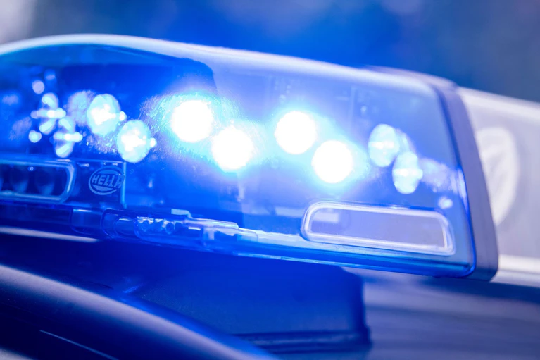 Gegen den Jugendlichen und seinen Vater, dem das Auto gehört, ermittelt die Polizei. (Symbolbild) — © Lino Mirgeler/dpa