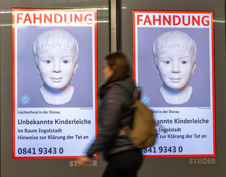 Auch zweieinhalb Jahre nach der Entdeckung des toten Kindes hoffen die Ermittler noch auf die Lösung des Falls. (Archivbild) — © Peter Kneffel/dpa