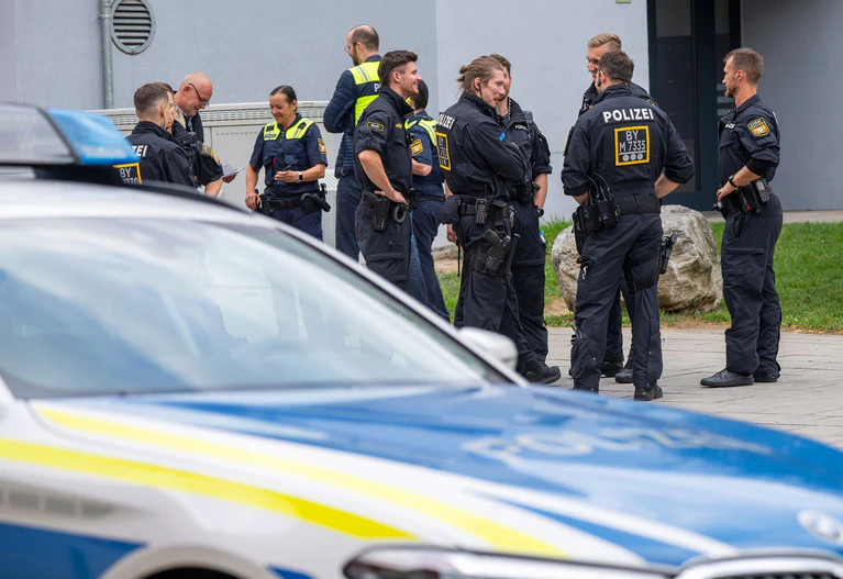 Anlass der Durchsuchung sollen Ermittlungen zu einem versuchten Tötungsdelikt sein. — © Peter Kneffel/dpa