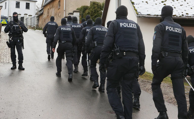 Seit der Razzia im Dezember 2022 ist die Gruppe bekannt. (Archivbild) — © Bodo Schackow/dpa