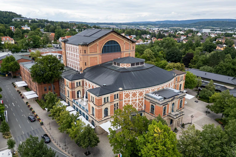 Die Bayreuther Festspiele gehen 2026 in ihre Jubiläumssaison. (Archivbild) — © Daniel Karmann/dpa