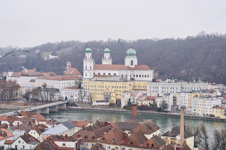 In Passau ist die Missbrauchsstudie vorgestellt worden. (Symbolbild) — © Tobias C. Köhler/dpa