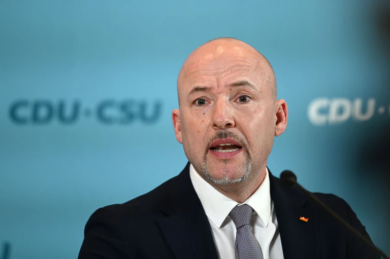 Die CSU will beim Social-Media-Verbot für Kinder nicht mitziehen. (Archivbild) — © Elisa Schu/dpa