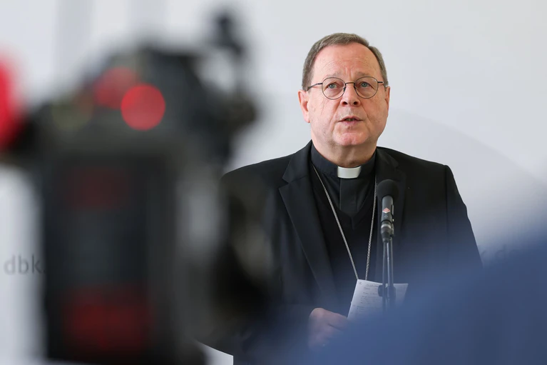 In Würzburg will die Deutsche Bischofskonferenz einen neuen Vorsitzenden wählen. Derzeitiger Amtsinhaber ist Georg Bätzing.  — © Daniel Löb/dpa