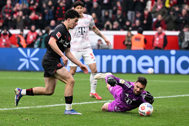 Sven Ulreich stand nach langer Zeit in Leverkusen wieder im Rampenlicht. — © Federico Gambarini/dpa