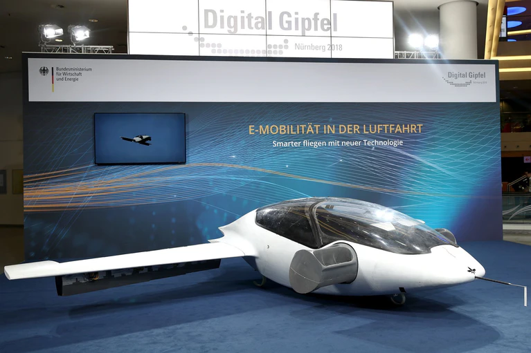 Für den Flugtaxi-Pionier Lilium bleibt kaum noch Zeit für die Suche nach Investoren. — © Daniel Karmann/dpa