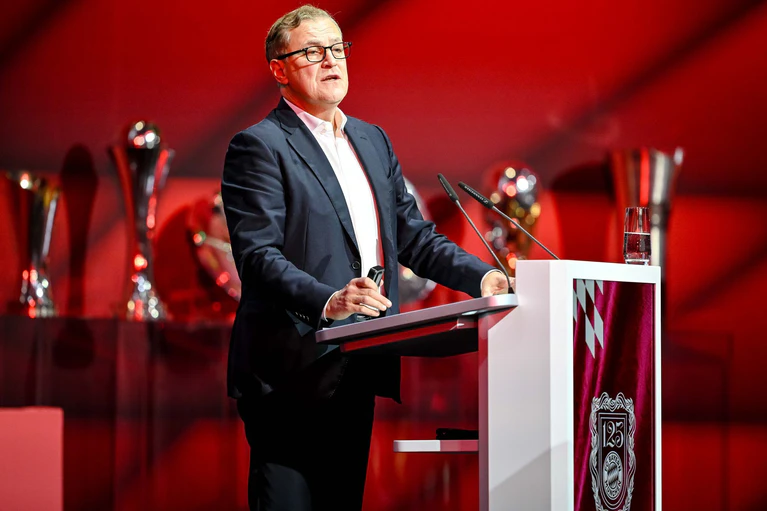 Vorstandschef Jan-Christian Dreesen verkündete wieder gute Finanzzahlen. — © Harry Langer/dpa