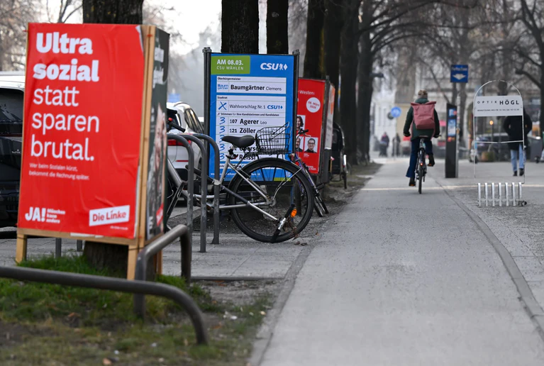 Am 8. März ist bayernweit Kommunalwahl. — © Sven Hoppe/dpa