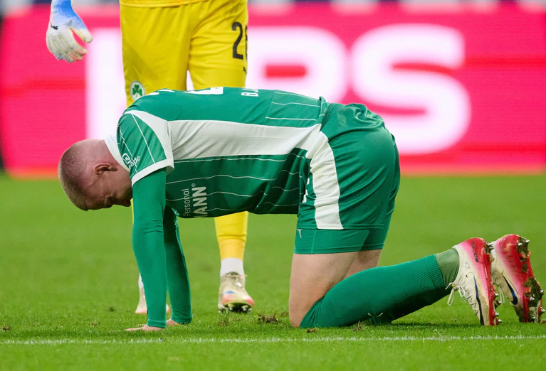 Brynjar Bjarnason droht als einer von mehreren Fürth-Profis gegen Hannover auszufallen. (Archivfoto) — © Bernd Thissen/dpa