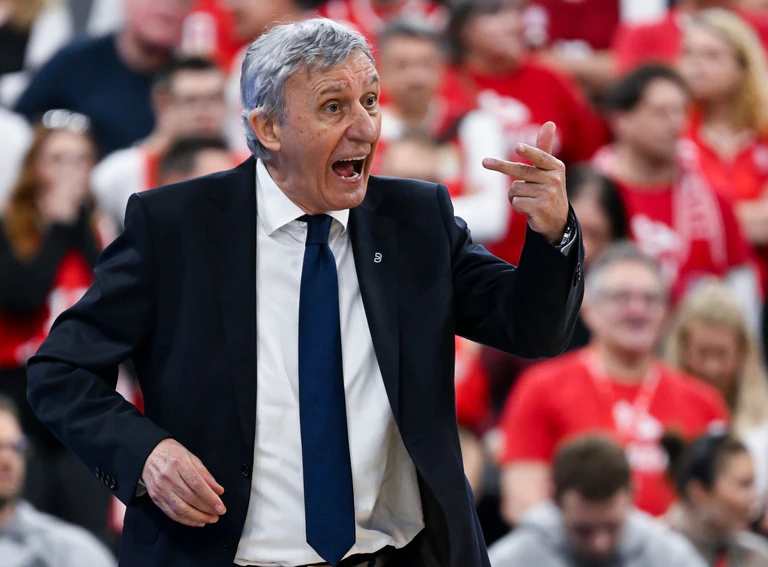 Svetislav Pesic und die Bayern-Basketballer haben das erste Saisonziel verpasst. — © Sven Hoppe/dpa