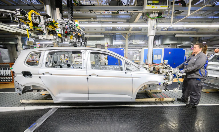 Für die deutschen Autohersteller lief es 2024 schlechter als für viele ihrer Wettbewerber. (Archivbild) — © Julian Stratenschulte/dpa