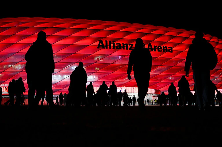 Die Anreise zur Allianz-Arena war vor allem mit dem Auto etwas langwieriger als sonst. — © Sven Hoppe/dpa