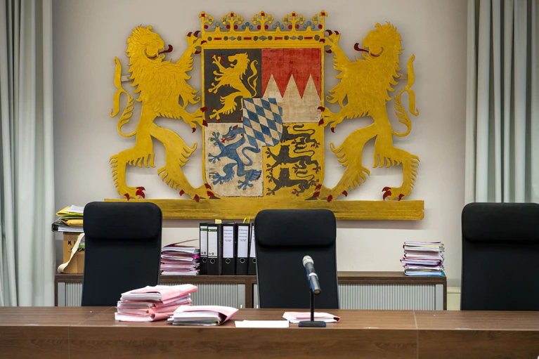 Das Urteil am Landgericht Memmingen hatte die Frau regungslos hingenommen. (Archivbild) — © Stefan Puchner/dpa