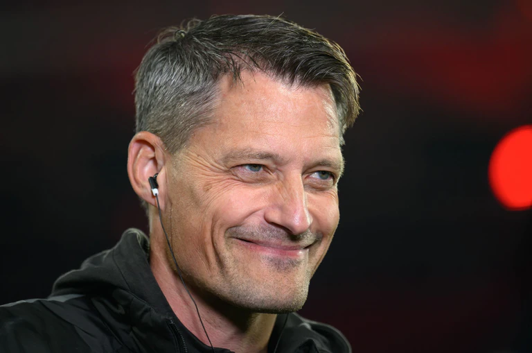 Alexander Blessin freut sich auf das Wiedersehen mit Bayern-Trainer Vincent Kompany. — © Hendrik Schmidt/dpa