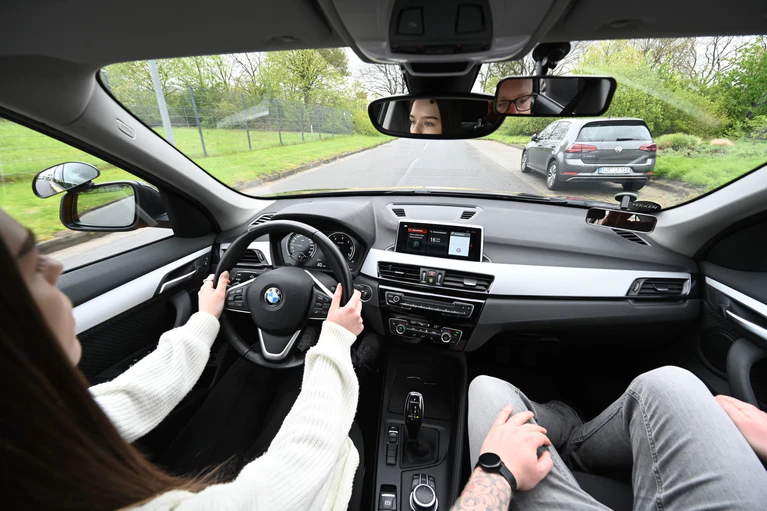 Seit 2011 gibt es den Führerschein mit 17. (Symbolbild) — © Lars Penning/dpa