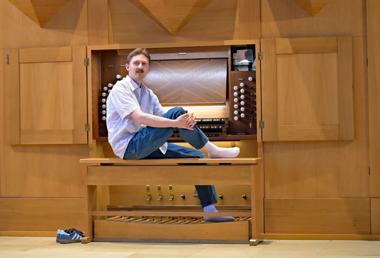Über vier Millionen Likes auf Instagram gab es für die Orgel-Version des Lieds «Bongzimmer» vom Rap-Duo SXTN.  — © Malin Wunderlich/dpa