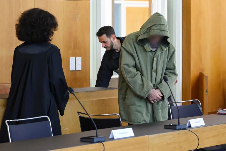 Der Verdächtige konnte erst im vergangenen Jahr gefasst werden. — © Daniel Löb/dpa