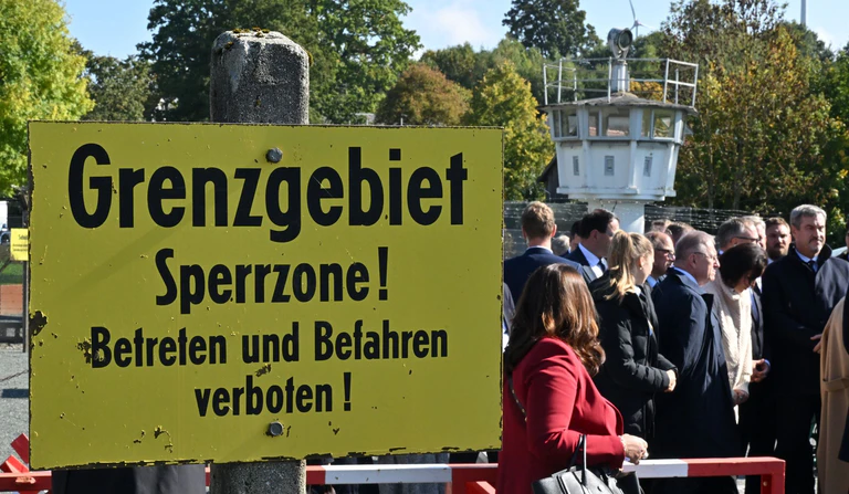 Zur Einweihung des Museumsneubaus im Oktober kamen zahlreiche Ehrengäste. (Archivbild) — © Martin Schutt/dpa