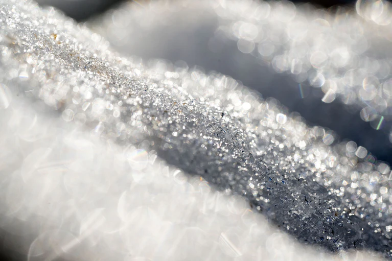 Eis und Schnee schmelzen derzeit in Franken dahin.  — © Pia Bayer/dpa