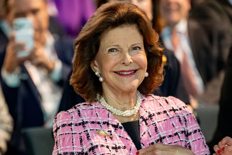 Königin Silvia von Schweden erhält die Bayerische Staatsmedaille für ihr besonderes soziales Engagement. (Archivbild)  — © Fabian Sommer/dpa