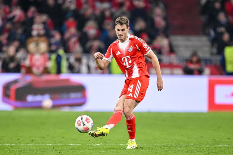 Verlor einst mit Leverkusen gegen Bergamo: Bayern-Verteidiger Stanisic. (Archivbild) — © Harry Langer/dpa