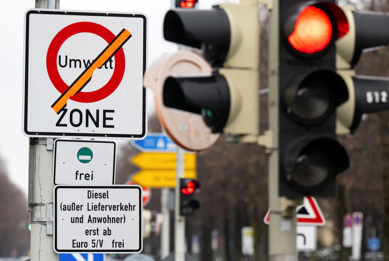 Der Stadtrat muss entscheiden, ob und wie das Diesel-Fahrverbot verschärft wird. — © Sven Hoppe/dpa