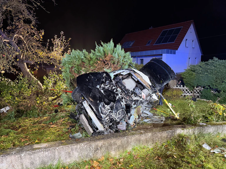 Wie es zu dem Unfall kam, war zunächst nicht klar. (Symbolbild) — © Vifogra / Goppelt/vifogra/dpa