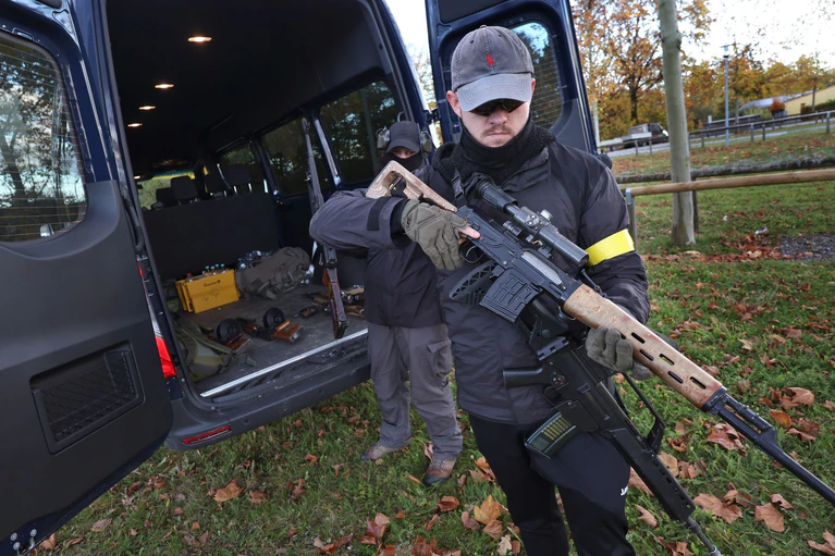 Die Bundeswehr-Großübung «Marshal Power» beschäftigt seit dem fatalen Schuss eines Polizisten auf einen Soldaten nicht nur die Behörden. Auch die Jusitz ermittelt zu den noch immer unklaren Hintergründen. (Archivbild) — © Karl-Josef Hildenbrand/dpa