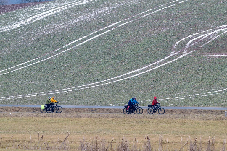 Der Dienstag startet mit Frost und mancherorts Nebel. Am Mittwoch droht wieder örtlich Glatteis durch überfrierende Nässe. — © Pia Bayer/dpa
